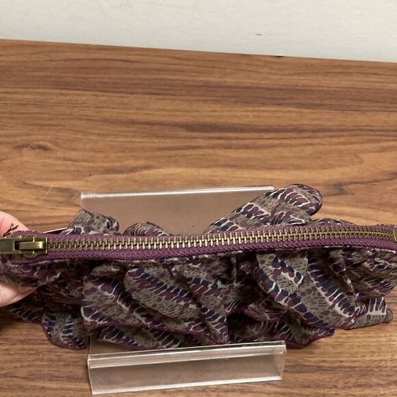 Juliette Longuet NWT Clutch Bag covered in Fabric Ruffles with Top Zipper. - Picture 3 of 6